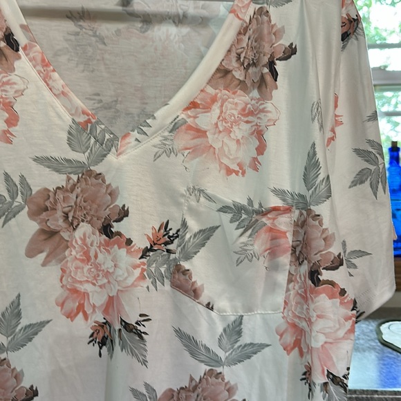Lovely Muted Floral Tunic - Picture 2 of 4